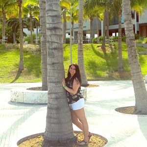 Meet your Posher, Julia